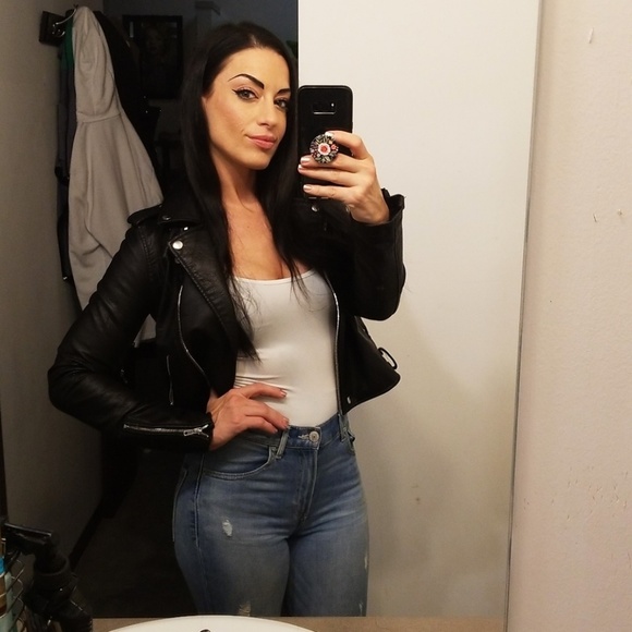 Meet your Posher, Karena - Picture 6 of 7